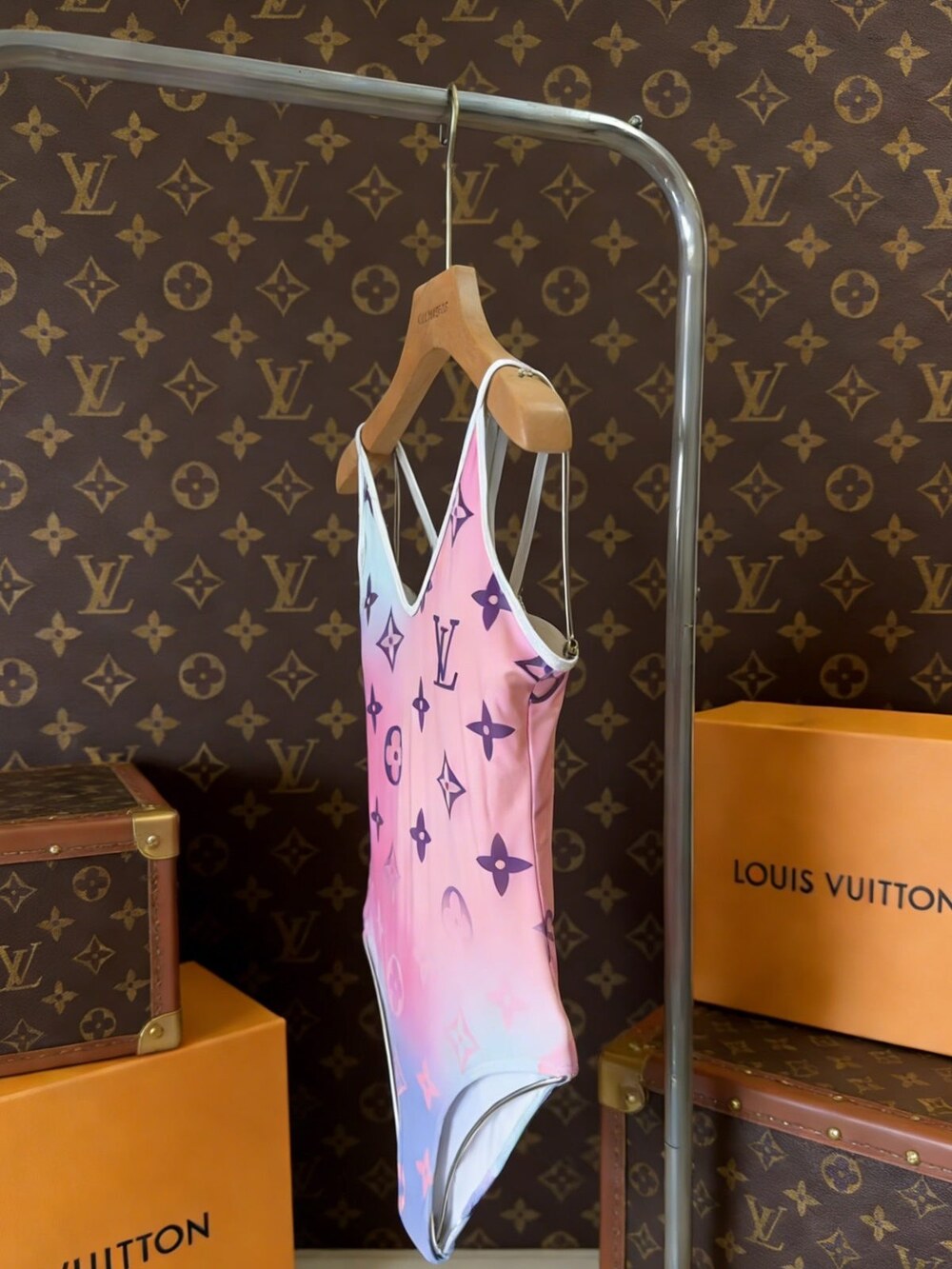 LV Gradient Monogram One Piece Swimsuit - Picture 4 of 6